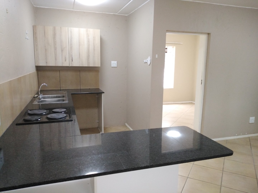 To Let  Bedroom Property for Rent in Van Der Hoff Park North West